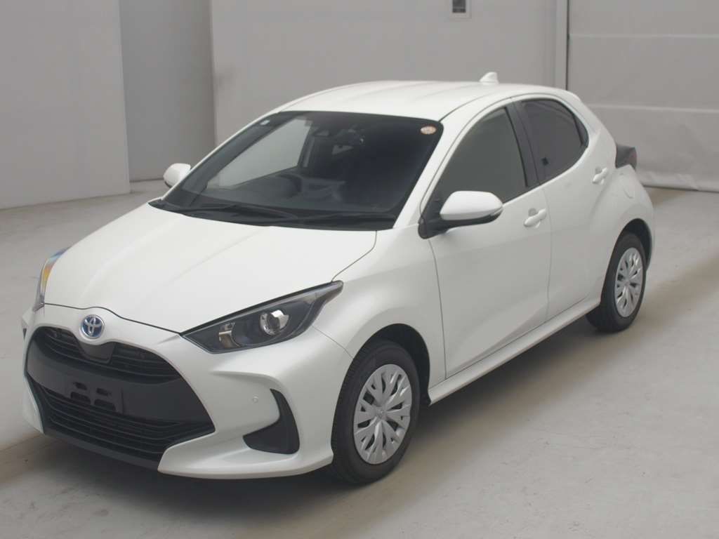 2023 Toyota Yaris ハイブリッドX 4WD Japan auction vehicle