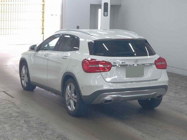 2016 Mercedes-Benz GLA-Class GLA180 auction photo 2