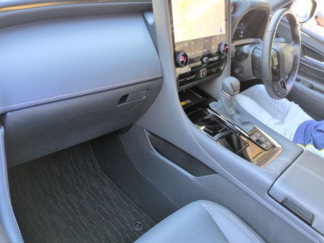2024 Toyota Alphard Z 4WD auction photo 3