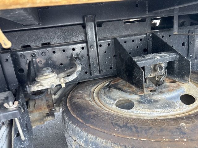 2013 Isuzu Elf dump auction photo 12