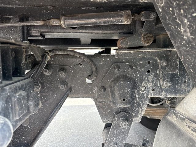 2013 Isuzu Elf dump auction photo 16