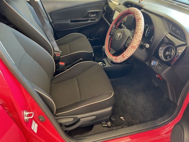 2018 Toyota Vitz ジュエラ auction photo 4