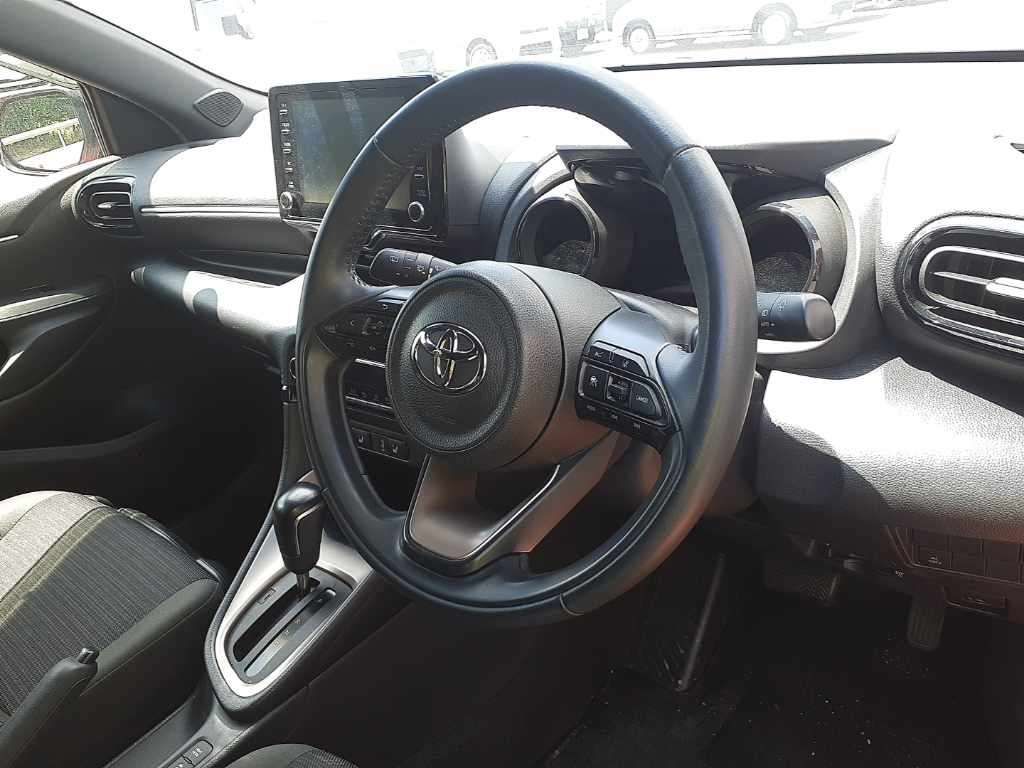 2020 Toyota Yaris ハイブリッドZ auction photo 9