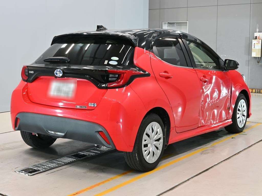 2020 Toyota Yaris ハイブリッドZ auction photo 2