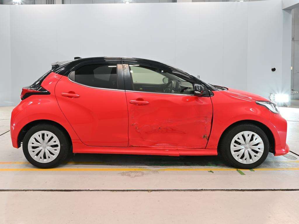 2020 Toyota Yaris ハイブリッドZ auction photo 3