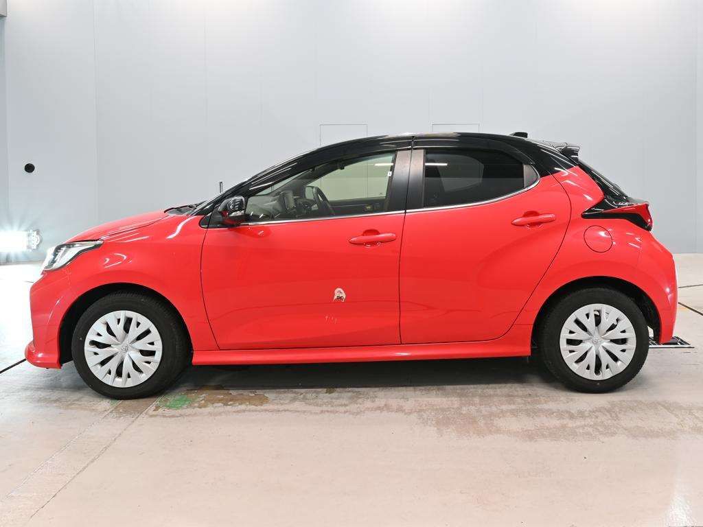 2020 Toyota Yaris ハイブリッドZ auction photo 4