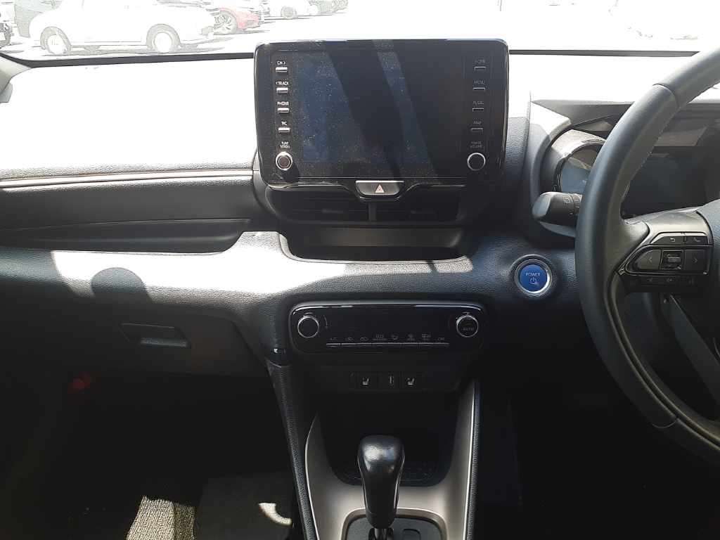 2020 Toyota Yaris ハイブリッドZ auction photo 11