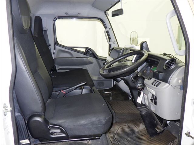 2018 Mitsubishi Fuso Canter Flatbed auction photo 5