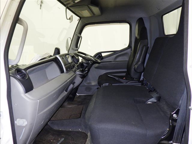 2018 Mitsubishi Fuso Canter Flatbed auction photo 8