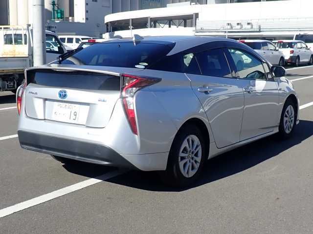 2016 Toyota Prius S auction photo 2