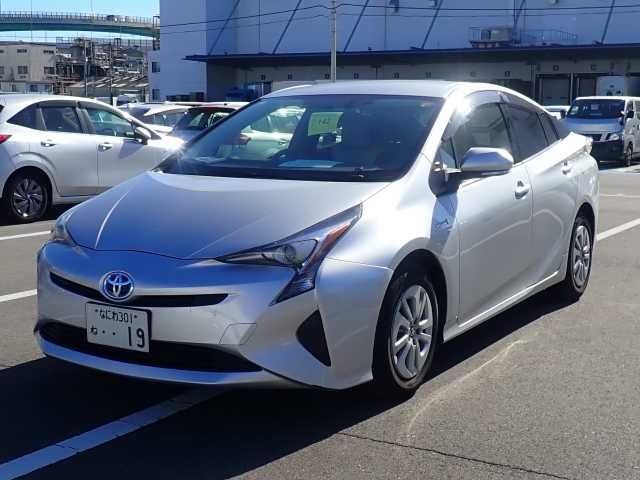 2016 Toyota Prius S Japan auction vehicle