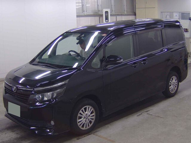 2014 Toyota Voxy V 4WD auction photo 4