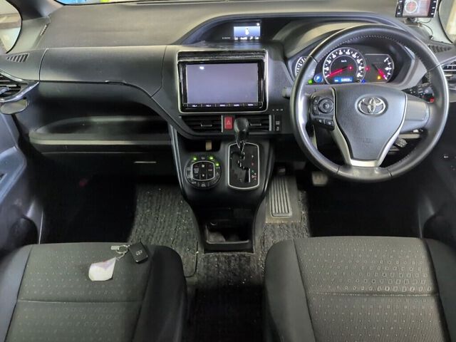 2014 Toyota Voxy V 4WD auction photo 3