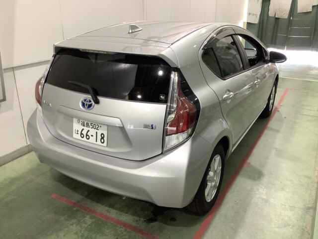 2015 Toyota Aqua S auction photo 2