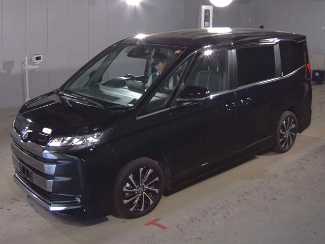 2023 Toyota Noah S-Z auction photo 4
