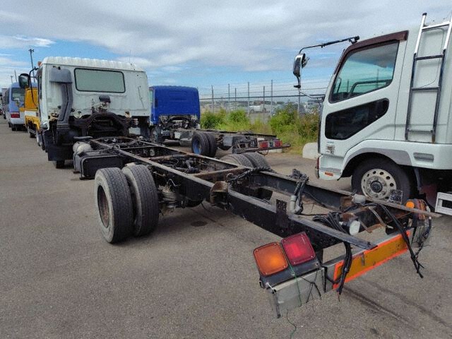 2006 Isuzu Forward シャーシ auction photo 2