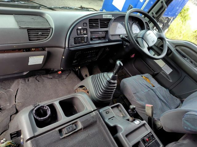 2006 Isuzu Forward シャーシ auction photo 3