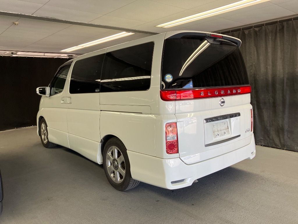 2007 Nissan Elgrand 250HWS ブラックレザーエディション auction photo 2