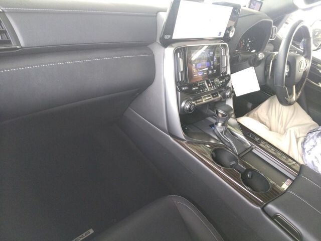 2022 Lexus LX LX600 4WD auction photo 3