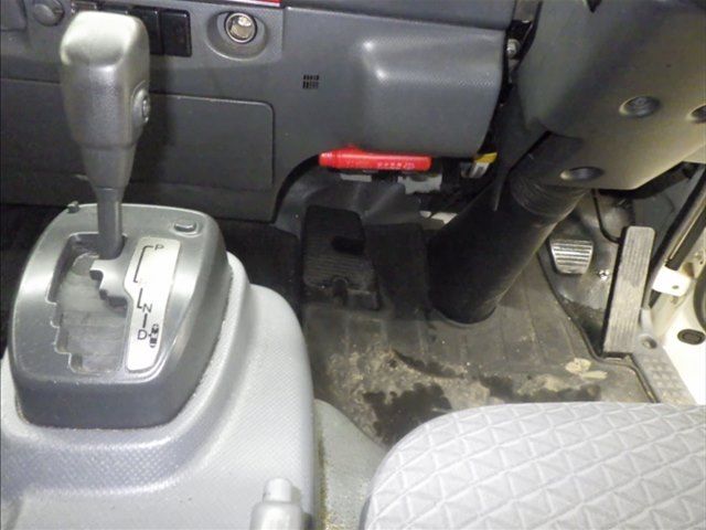2019 Isuzu Elf Refrigerated and frozen trucks auction photo 8