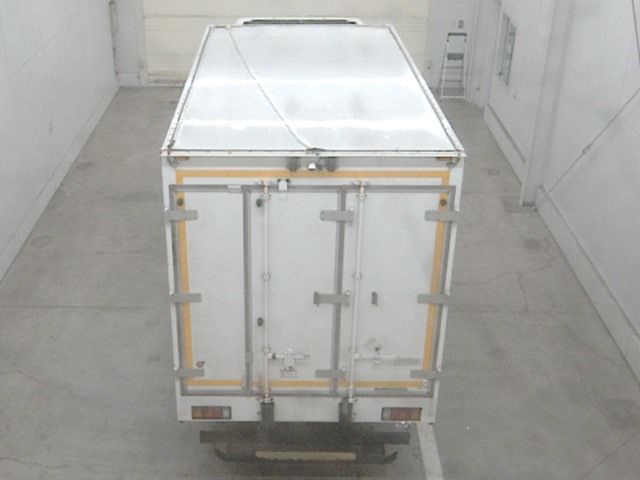 2019 Isuzu Elf Refrigerated and frozen trucks auction photo 3