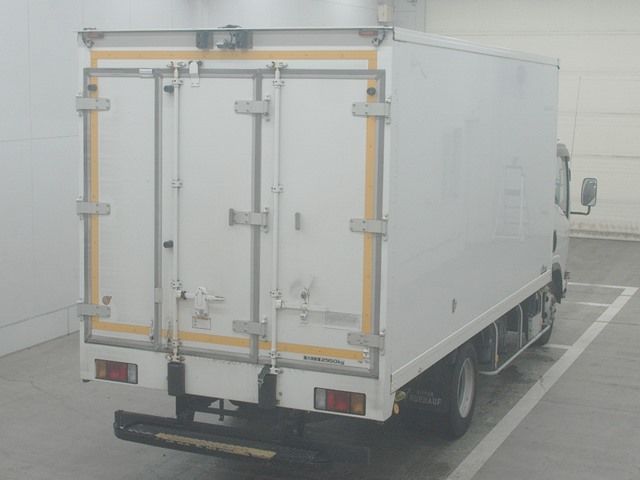 2019 Isuzu Elf Refrigerated and frozen trucks auction photo 2