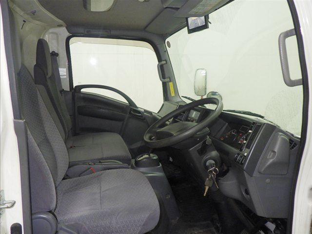 2019 Isuzu Elf Refrigerated and frozen trucks auction photo 6