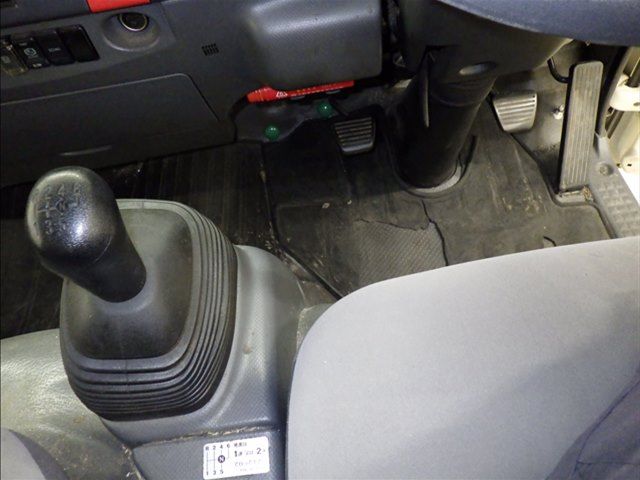 2017 Isuzu Elf Van auction photo 8