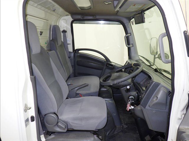 2017 Isuzu Elf Van auction photo 6