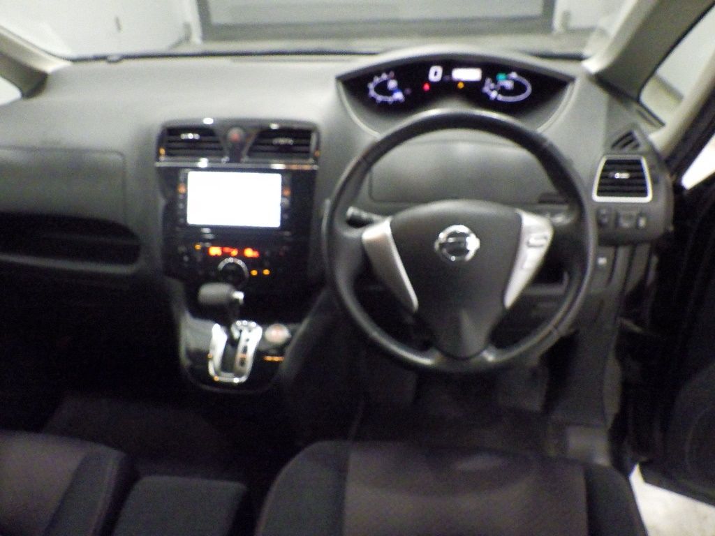 2011 Nissan Serena ハイウェイスター auction photo 3