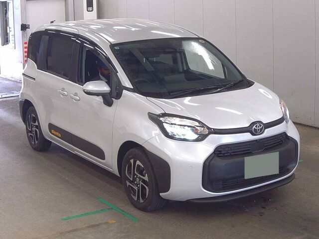 Japan Auction Vehicles 8 2025 Toyota Sienta Hybrid G 4WD auction photo