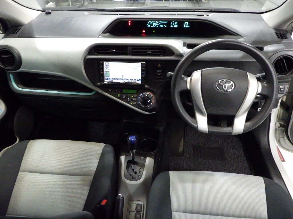 2012 Toyota Aqua S auction photo 3