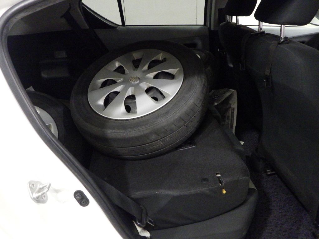 2012 Toyota Aqua S auction photo 7