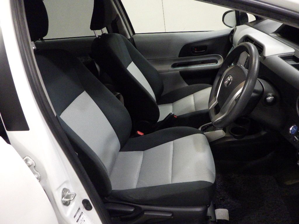 2012 Toyota Aqua S auction photo 6