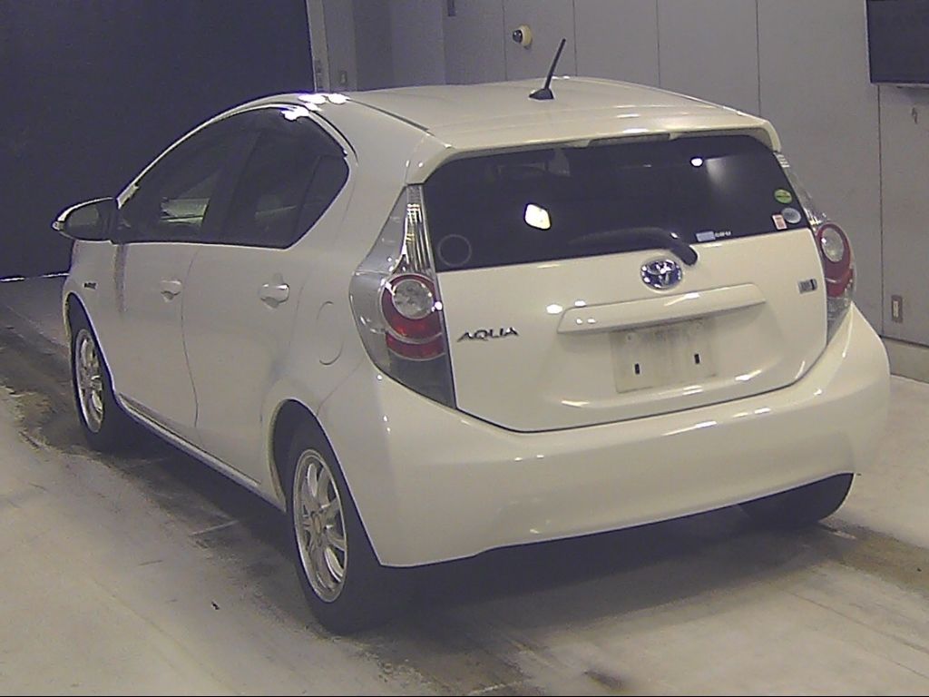 2012 Toyota Aqua S auction photo 5