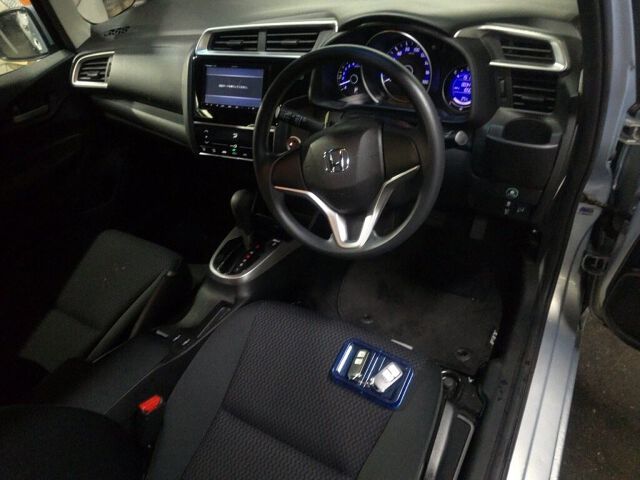 2019 Honda Fit 13G F Comfort ED auction photo 3
