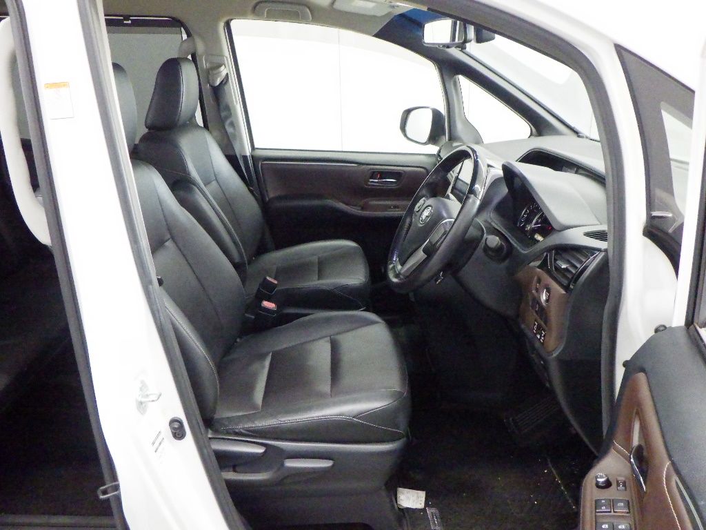 2015 Toyota Esquire Gi 8 people auction photo 6
