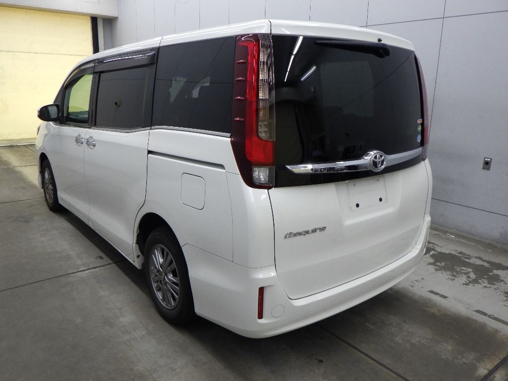 2015 Toyota Esquire Gi 8 people auction photo 5
