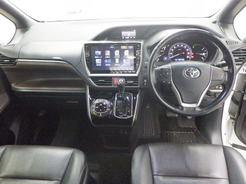 2015 Toyota Esquire Gi 8 people auction photo 3