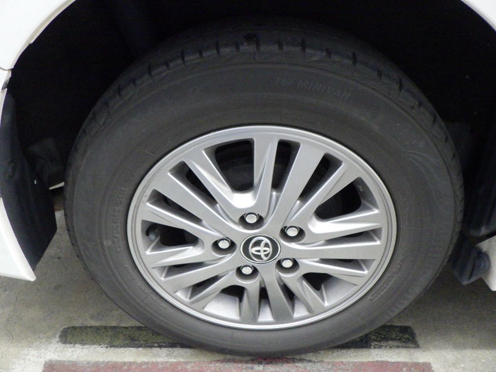 2015 Toyota Esquire Gi 8 people auction photo 13