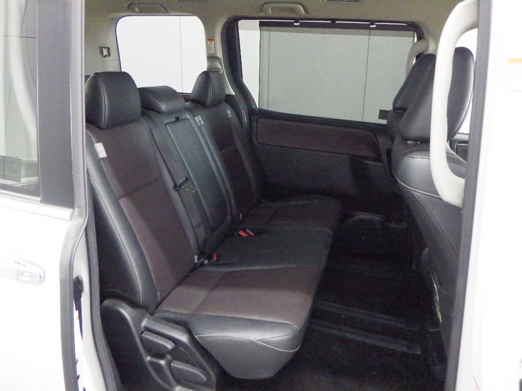 2015 Toyota Esquire Gi 8 people auction photo 7