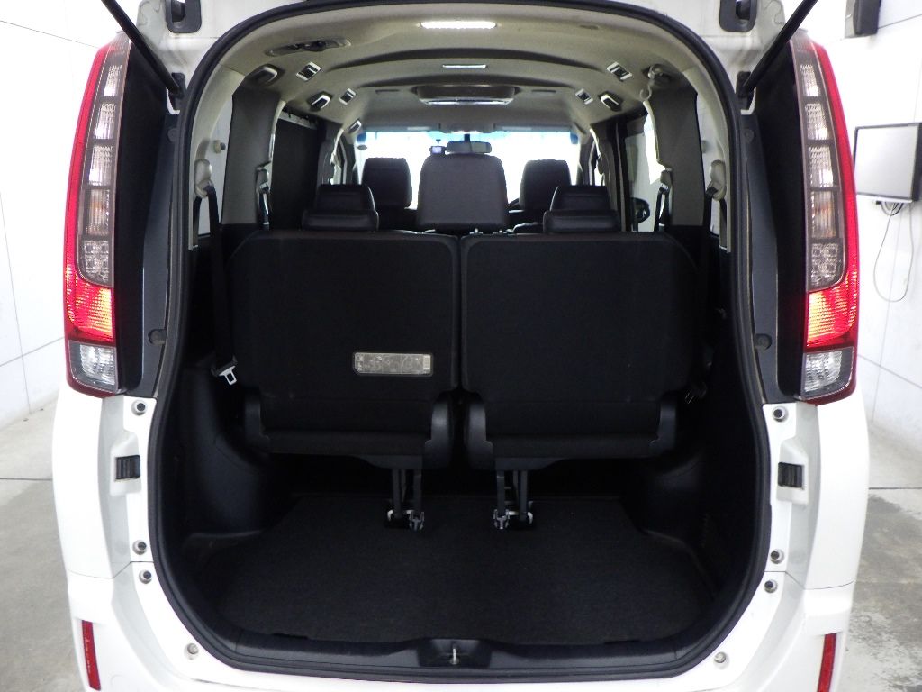 2015 Toyota Esquire Gi 8 people auction photo 12