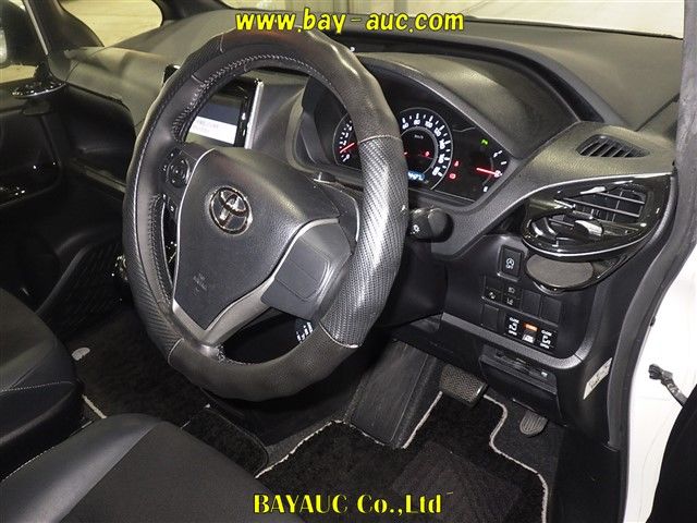 2019 Toyota Noah Si ダブルバイビー2 auction photo 3