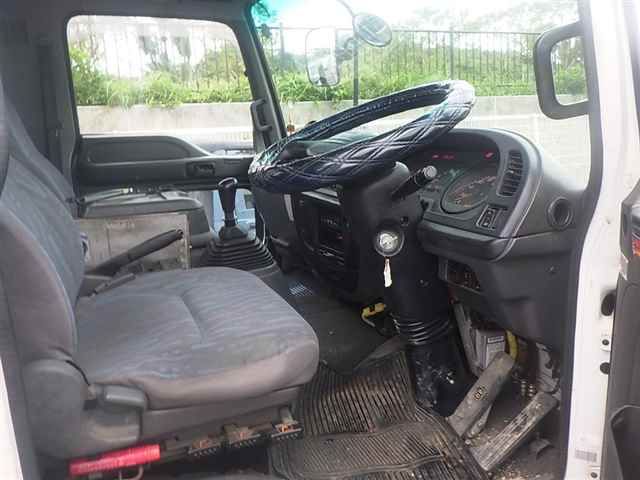 2004 Isuzu Forward auction photo 6