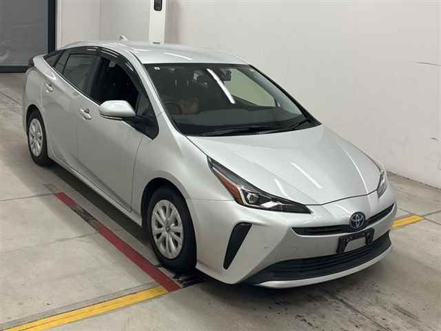Japan Auction Vehicles 12 2021 Toyota Prius S auction photo