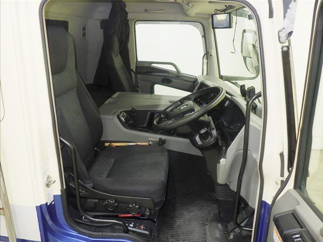 2021 Mitsubishi Fuso Wing auction photo 6