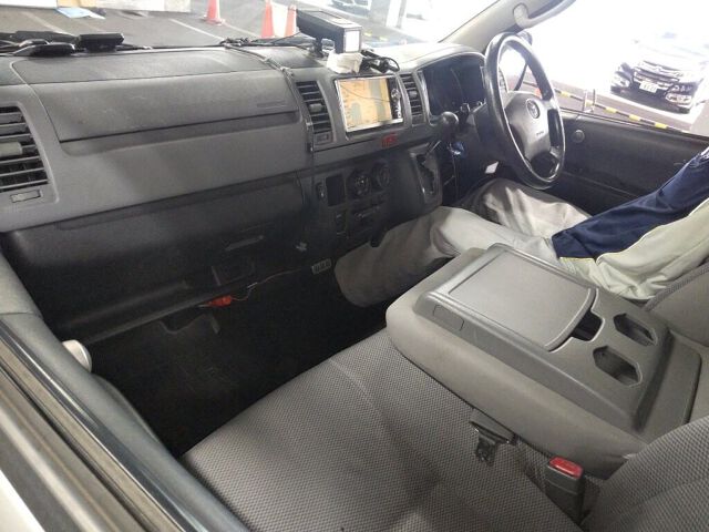 2006 Toyota Hiace ロングDX auction photo 6