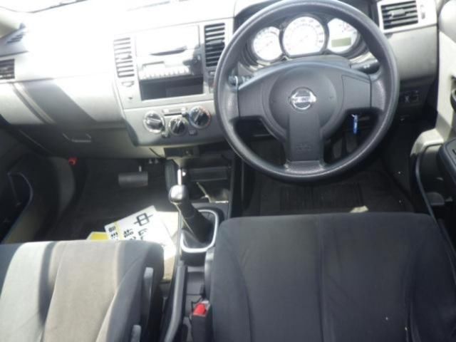 2010 Nissan ティーダラティオ 教習車 auction photo 3