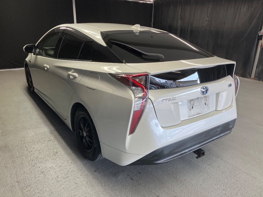 2016 Toyota Prius S auction photo 2
