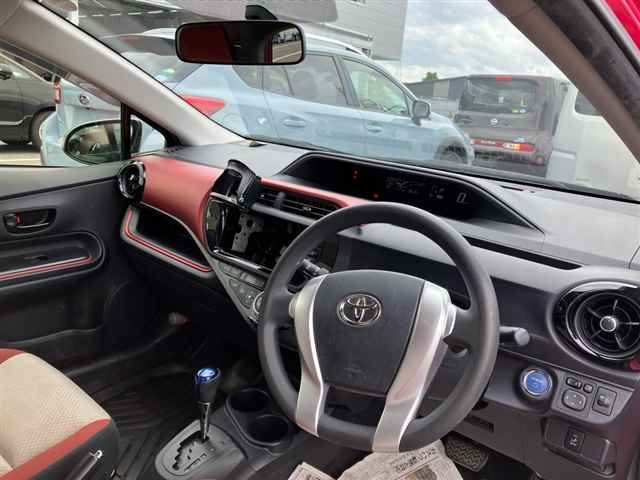 2015 Toyota Aqua S auction photo 3
